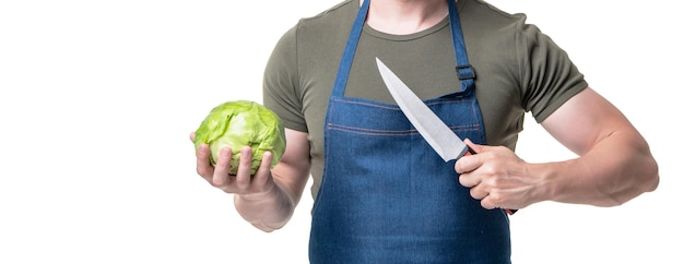 Instruktor pokazuje technikę krojenia