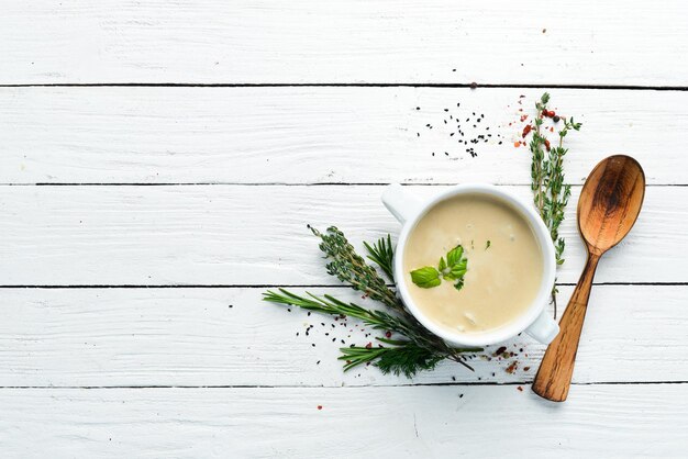 Kremowa zupa w misce